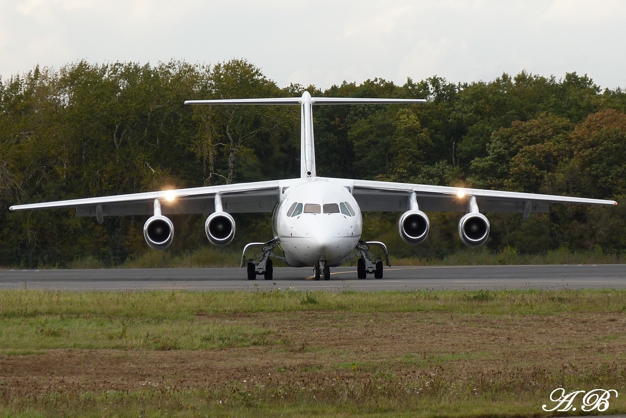 [03/11/2011] British Aerospace BAe 146-200 (G-RAJJ) Cello Aviation 1111030506131373939000001