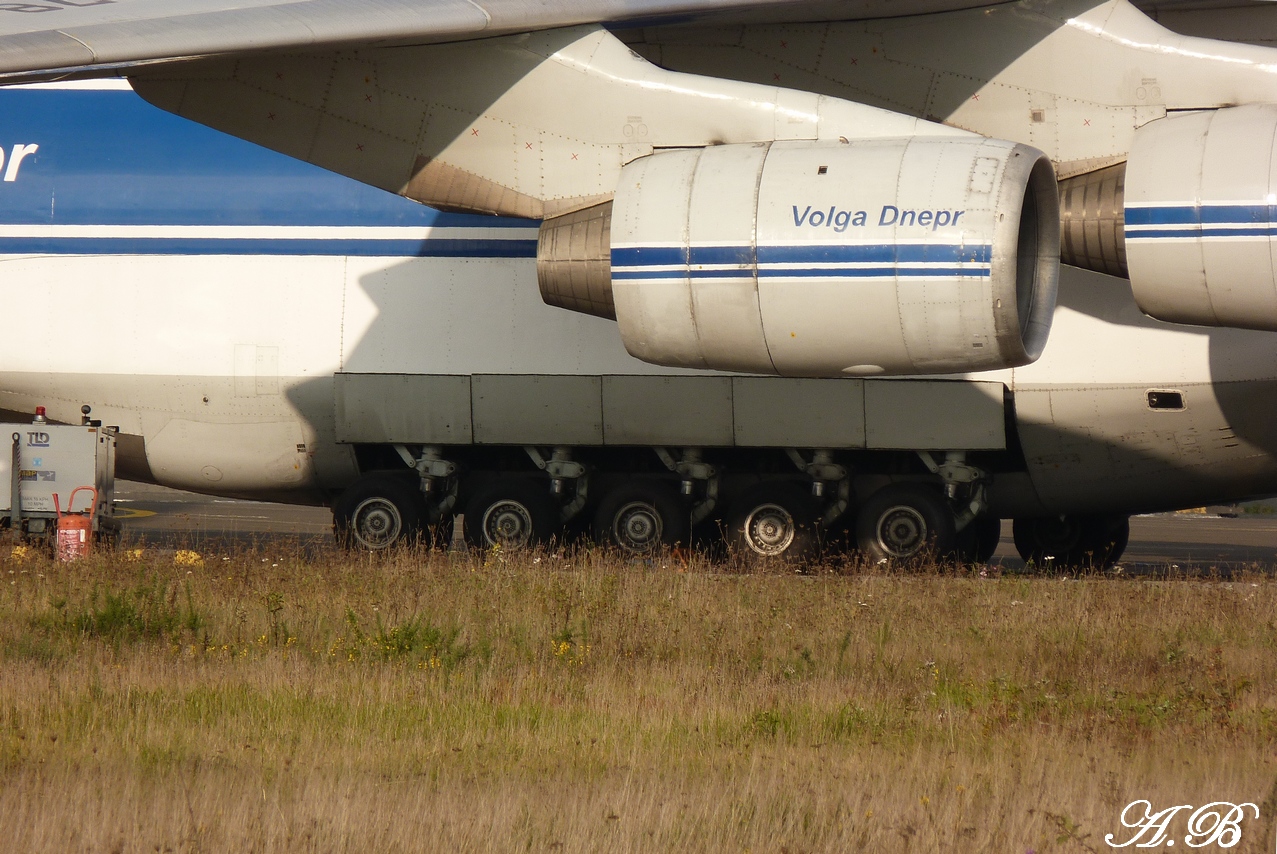 antonov - [23/11/2011] Antonov An124 (RA-82078) Volga Dnepr - Page 2 1111231133521373939090190