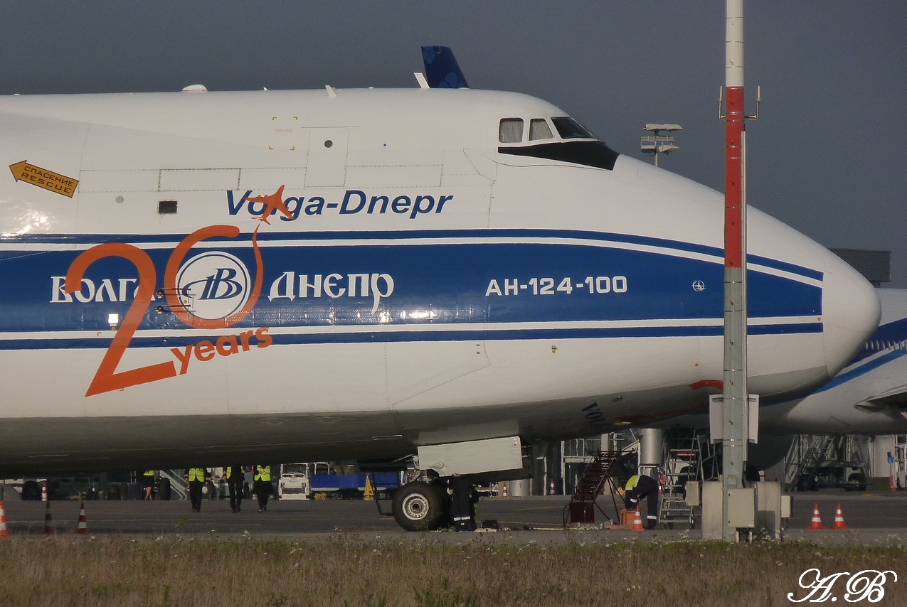 antonov - [23/11/2011] Antonov An124 (RA-82078) Volga Dnepr - Page 2 1111231133521373939090191