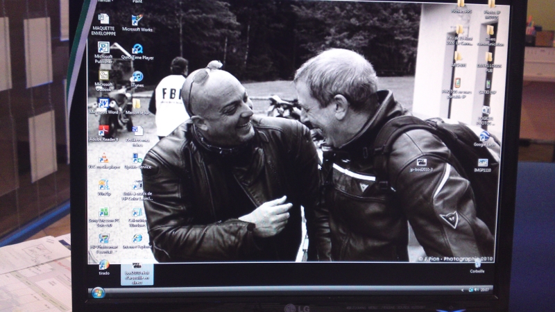 Retour d'arsouille et d&Atilde;&copy;brif en direct sous le cliquetis des moteurs brulants.