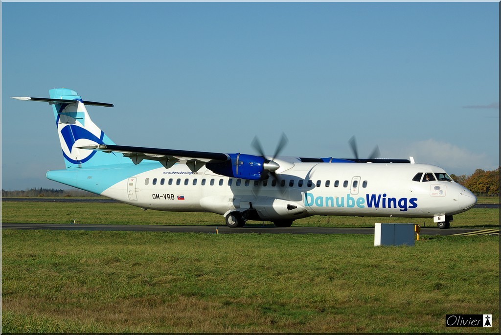 Aerospatiale ATR 72-202 Danube Wings OM-VRB le 02.12.11 111202031352265079125079