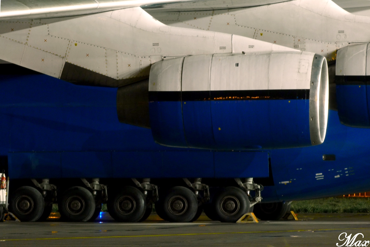 [05/12/2011] Un Antonov AN124 à St-Nazaire !!!  1112060929481373939141019