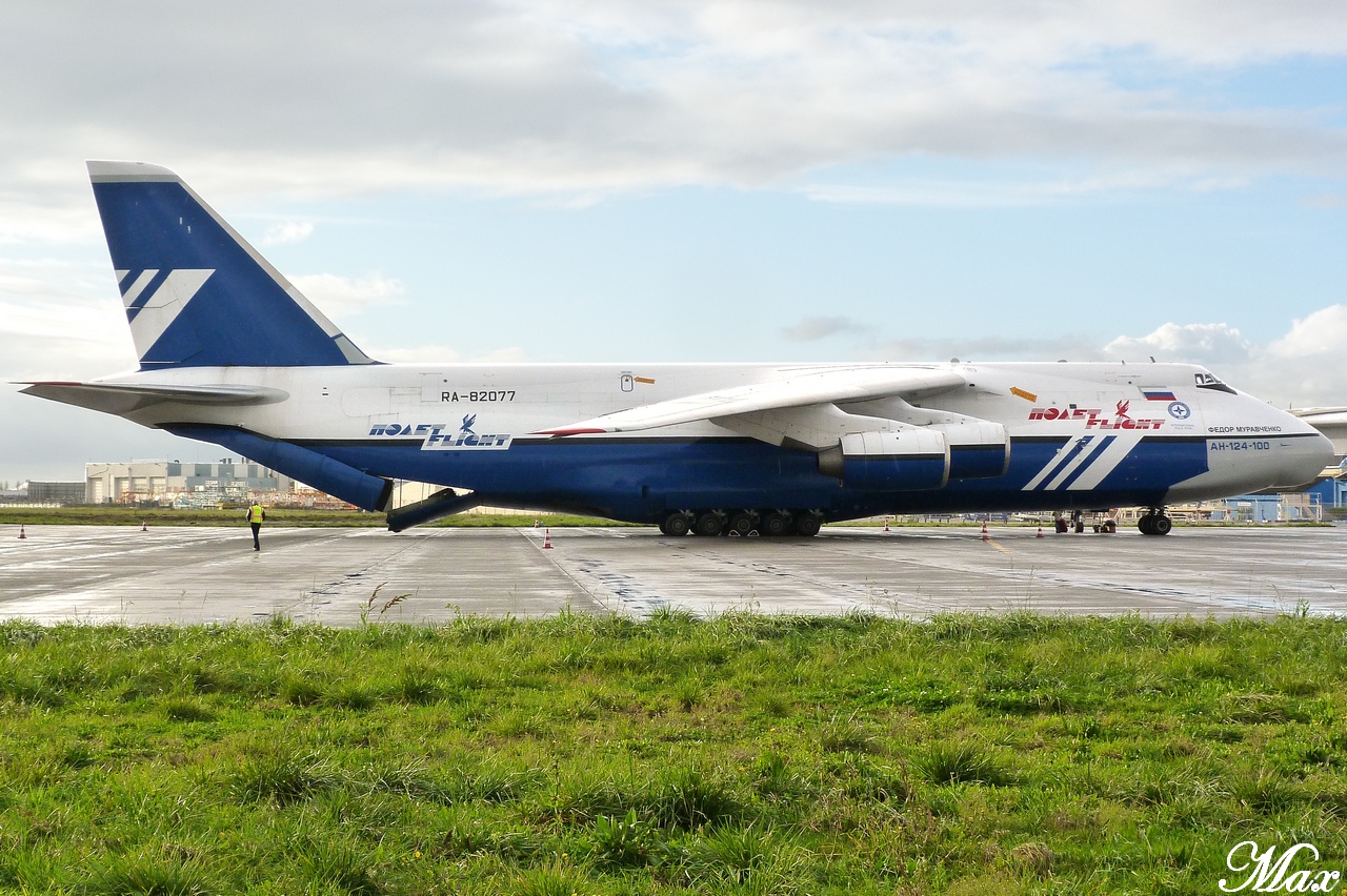 [05/12/2011] Un Antonov AN124 à St-Nazaire !!!  1112080258051373939152692